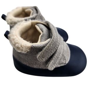 Carter's Infants Cozy Winter Boots Size 6-12 Months‎
